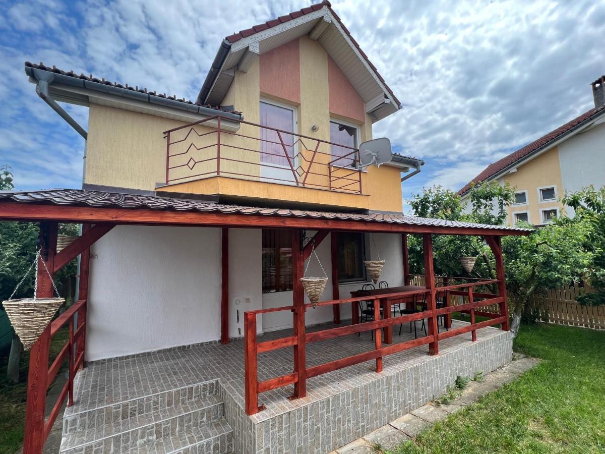 Vila Casa Lv Sura Mica Exteriér fotografie